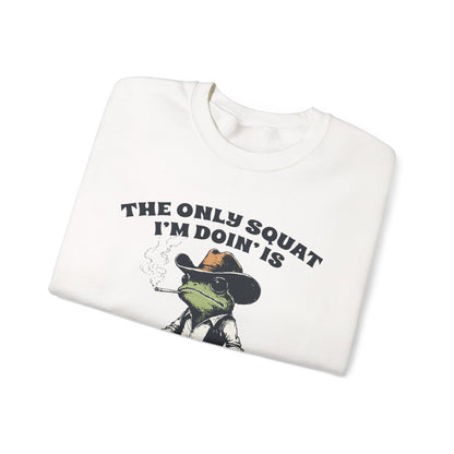 Funny Frog Sweatshirt – Cozy Crewneck with Cowboy Boots & Cheeky Quote “The Only Squat I’m Doin’ is Diddly” – Humorous Casual Fleece Pullover